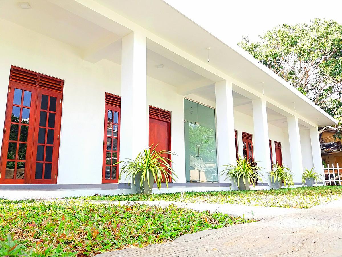 A&B Resort Negombo Kudapaduwa 外观 照片