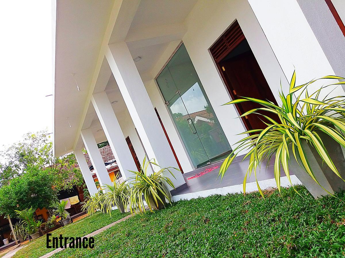 A&B Resort Negombo Kudapaduwa 外观 照片
