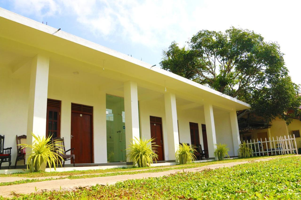 A&B Resort Negombo Kudapaduwa 外观 照片
