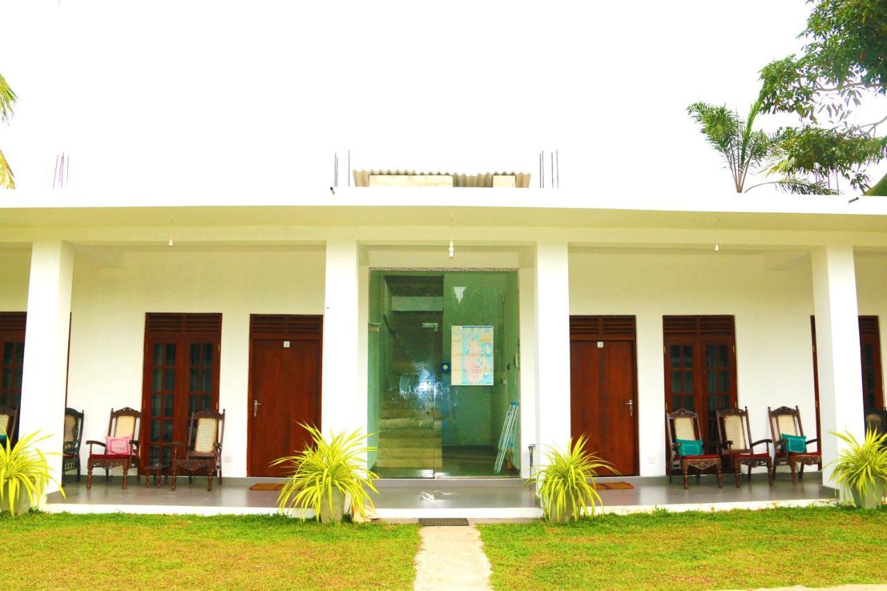 A&B Resort Negombo Kudapaduwa 外观 照片